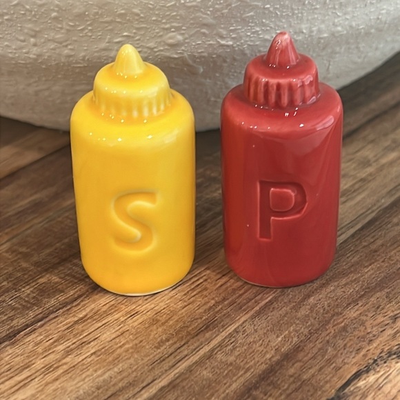 Cute Mini Salt and Pepper Shakers. - Picture 7 of 16